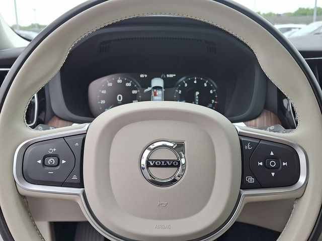 2021 Volvo XC60 T5 Momentum photo 19