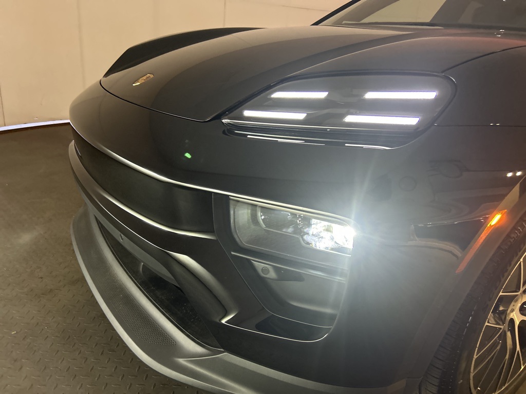 2025 Porsche Macan Electric 4 photo 27