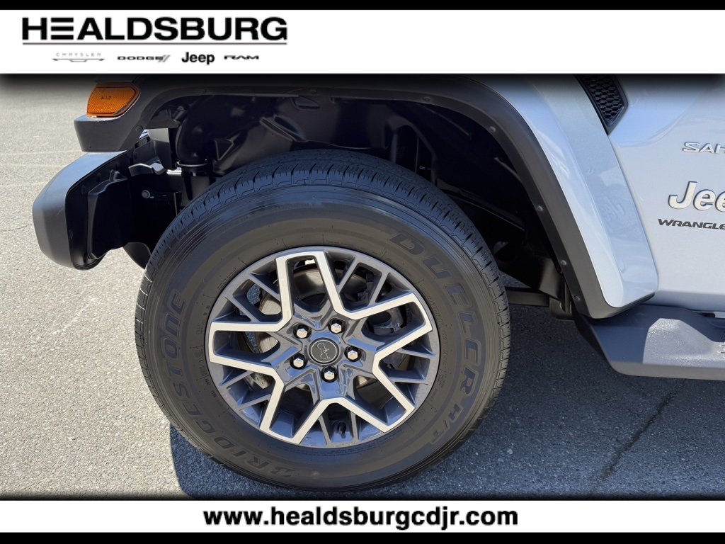 2024 Jeep Wrangler Sahara photo 25