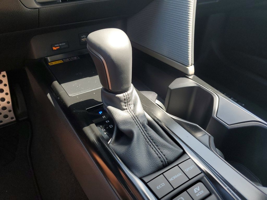 2025 Toyota Camry SE photo 19