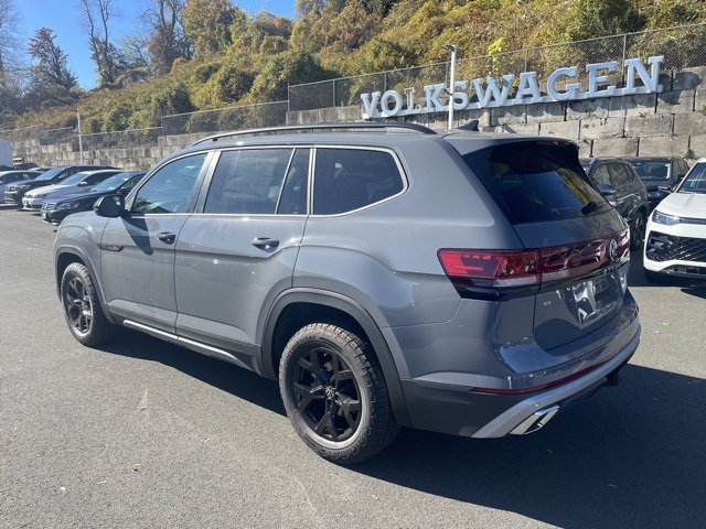2026 Volkswagen Atlas Peak Edition SE photo 4