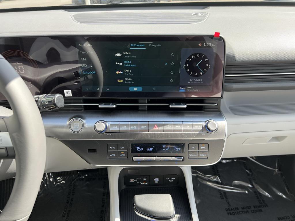 2025 Hyundai Kona SEL photo 17