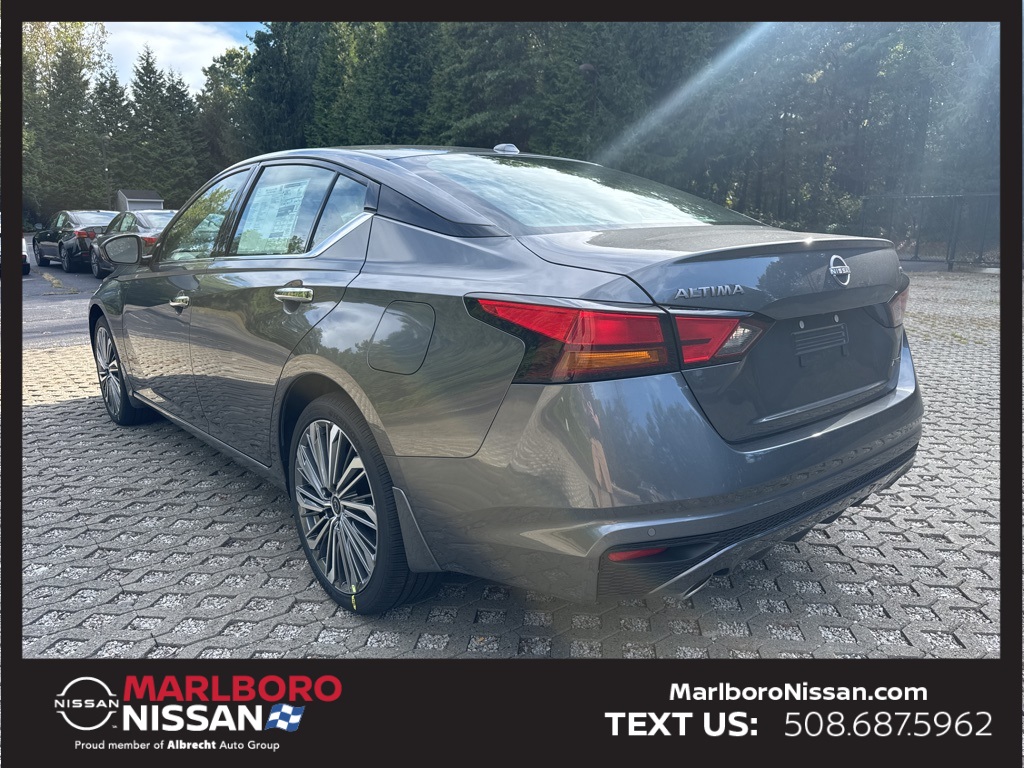 2025 Nissan Altima SL photo 4