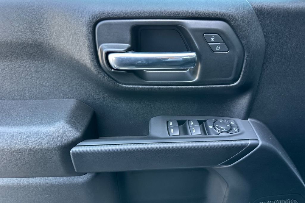 2025 Chevrolet Silverado 1500 Custom photo 11