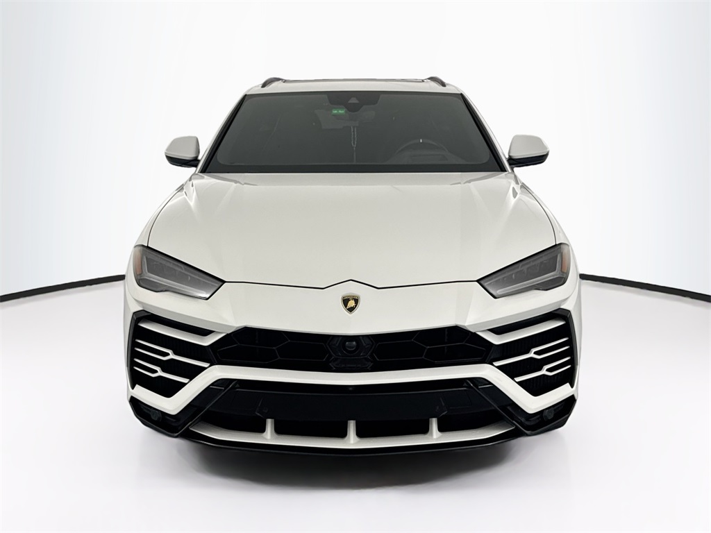 2019 Lamborghini Urus photo 2