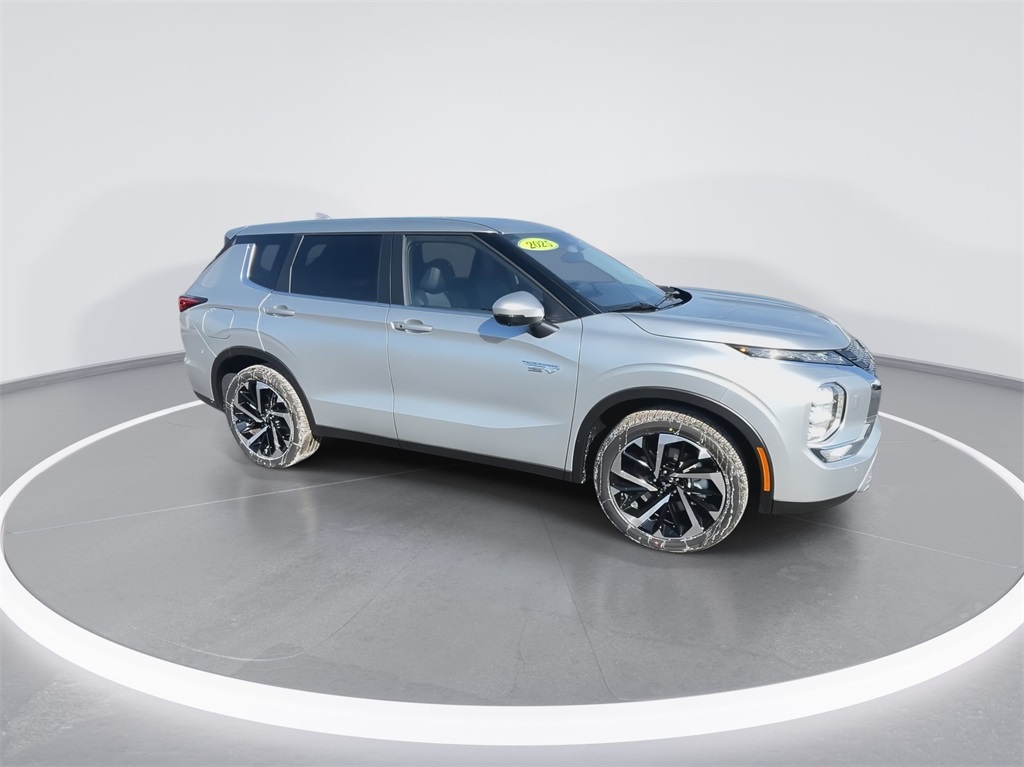 2025 Mitsubishi Outlander PHEV SE photo 2