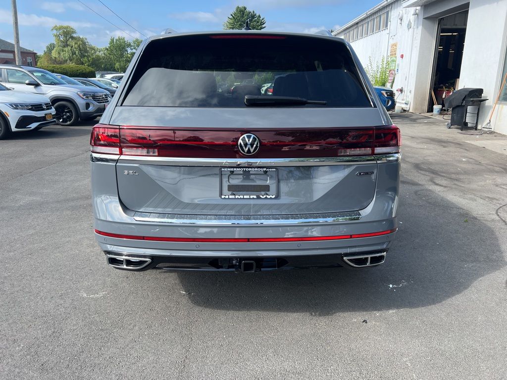 2026 Volkswagen Atlas SEL Premium R-Line photo 2