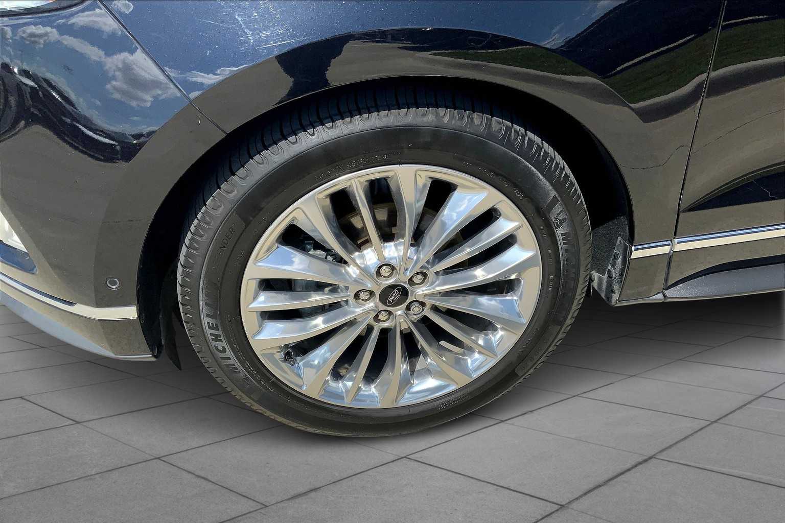 2020 Ford Edge Titanium photo 10