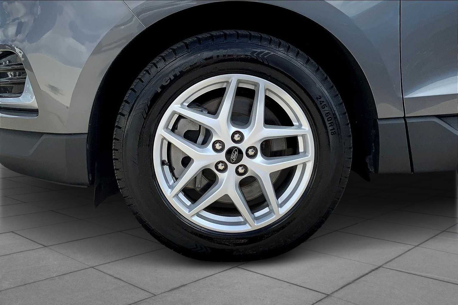 2023 Ford Edge SEL photo 10