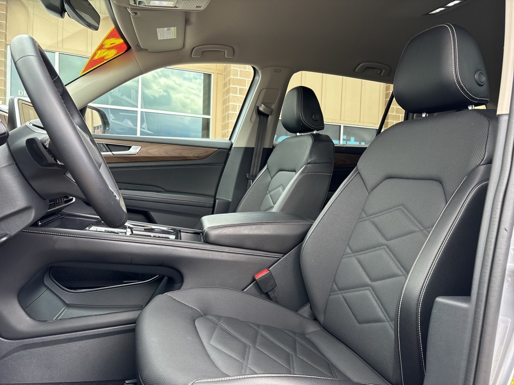 2024 Volkswagen Atlas SE Technology photo 14
