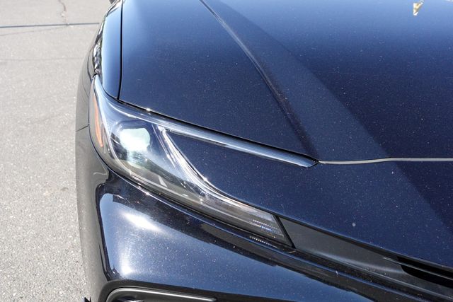 2025 Toyota Camry SE photo 3
