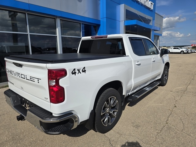 2023 Chevrolet Silverado 1500 LT photo 2