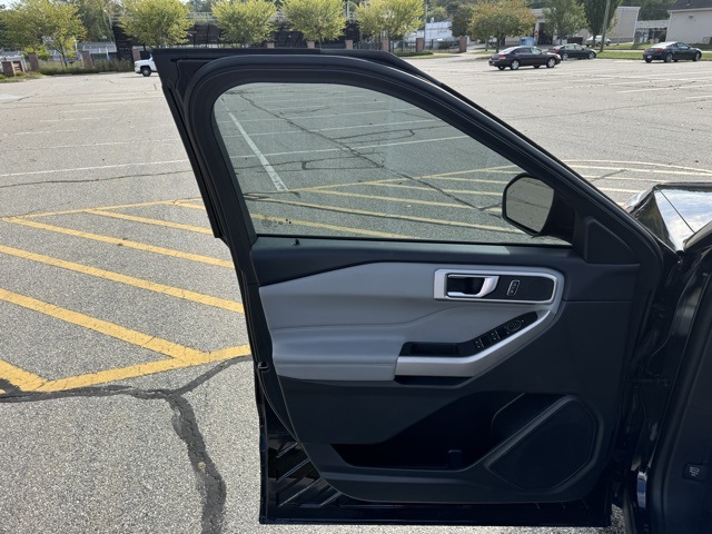 2023 Ford Explorer XLT photo 9