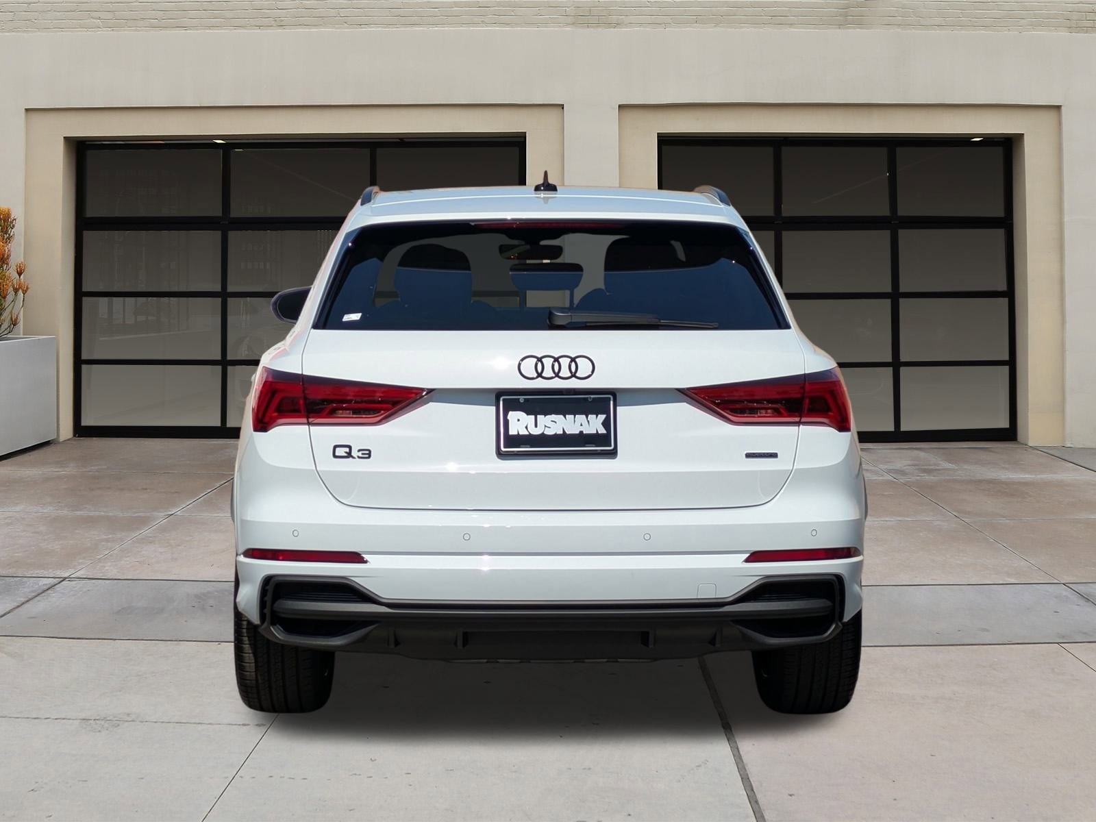 2025 Audi Q3 45 TFSI S line Premium Plus photo 3