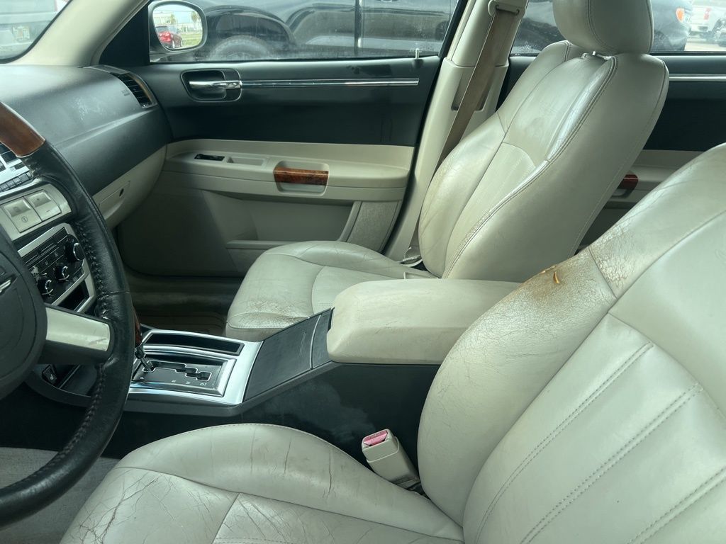 2005 Chrysler 300 C Base photo 18