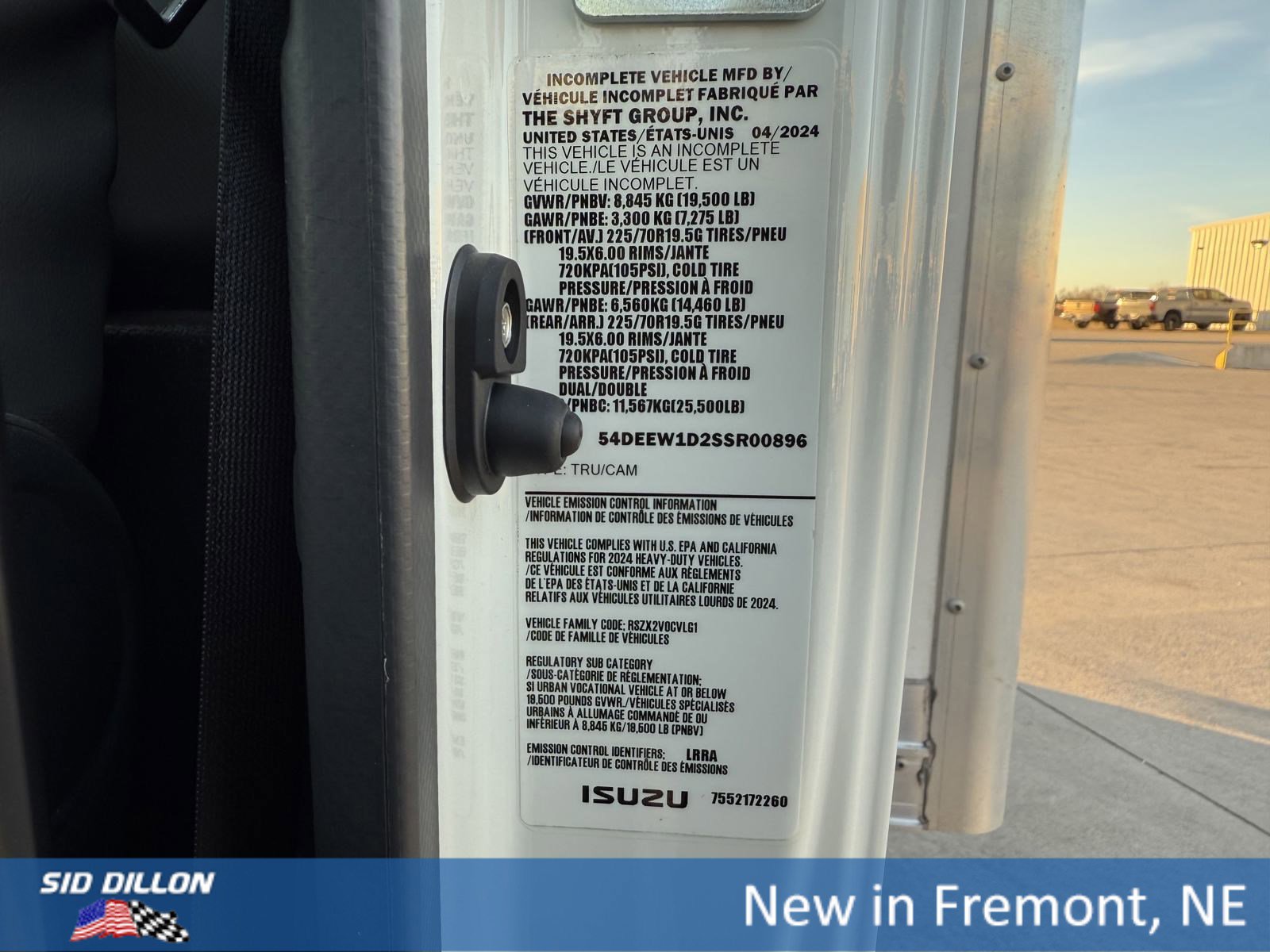 2025 Chevrolet Silverado photo 4