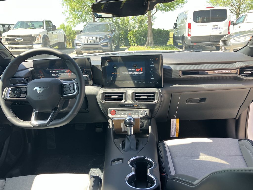 2025 Ford Mustang EcoBoost photo 4