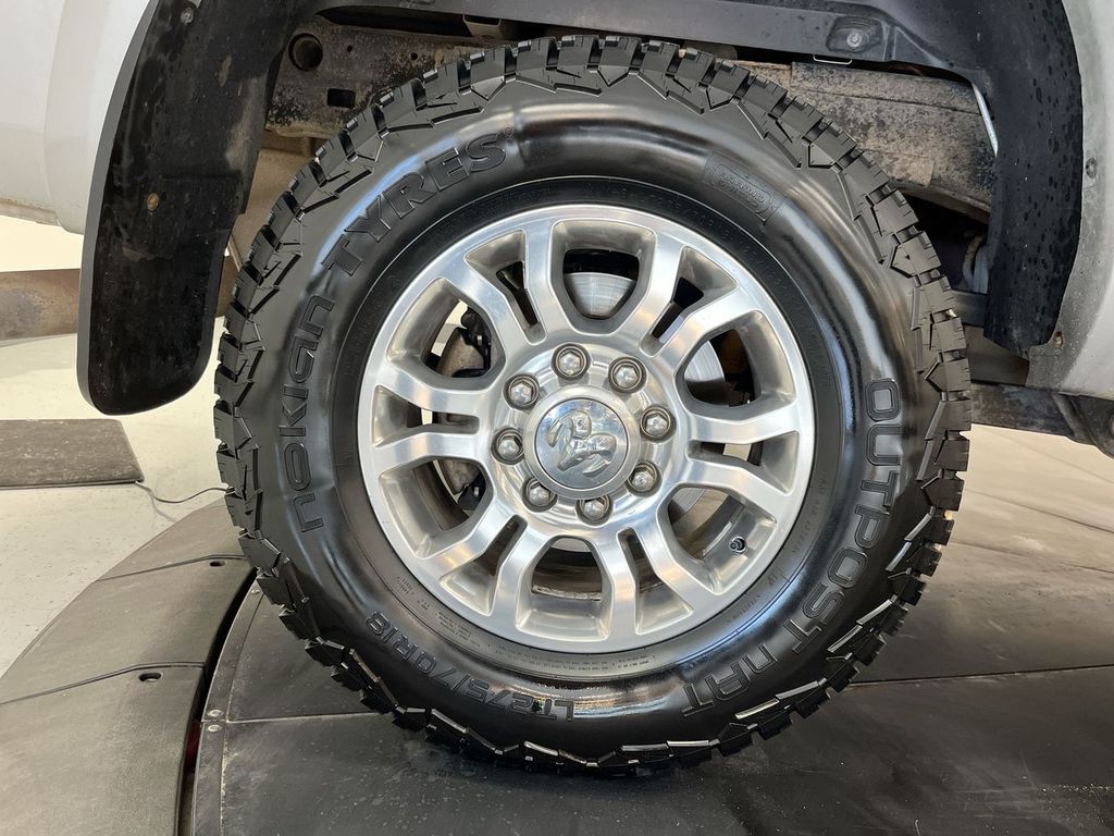 2017 Ram 2500 Laramie photo 9