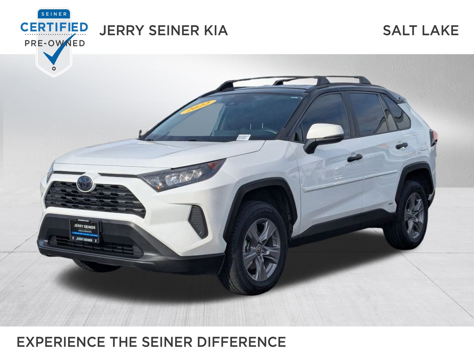 2022 Toyota RAV4 LE's photo