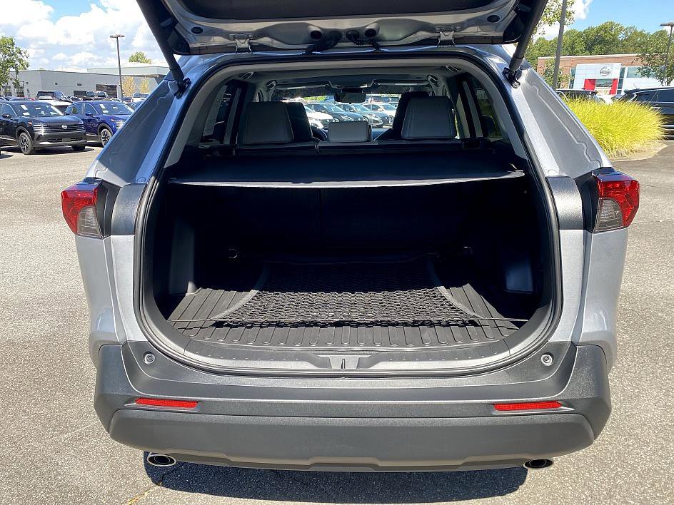 2025 Toyota RAV4 XLE Premium photo 19