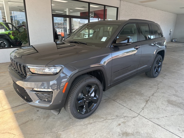 2025 Jeep Grand Cherokee Limited photo 2