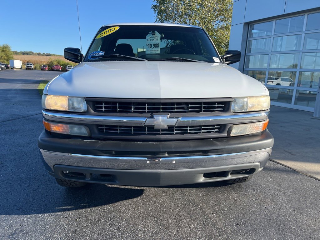 2000 Chevrolet Silverado 2500HD LS photo 2