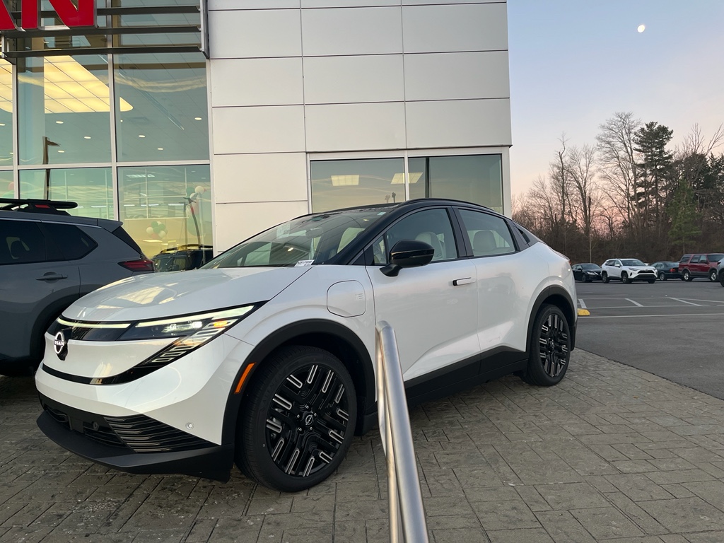 2026 Nissan LEAF Platinum+'s photo