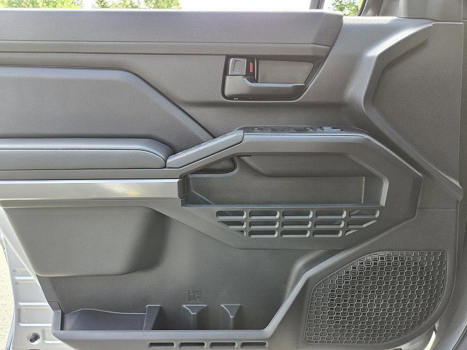 2025 Toyota Tacoma SR5 photo 26