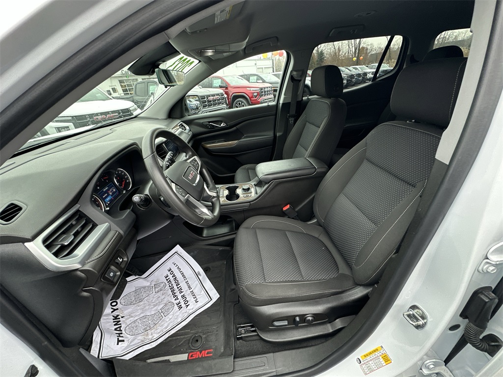 2023 GMC ACADIA - Image 16