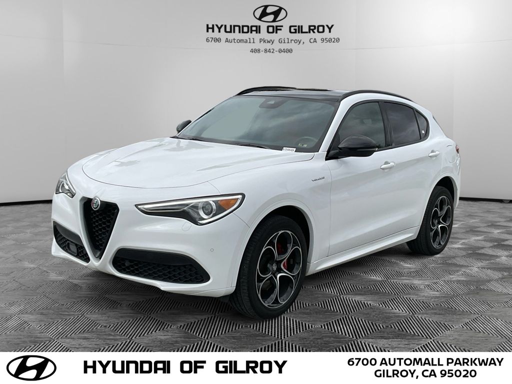 2022 Alfa Romeo Stelvio Ti Veloce's photo