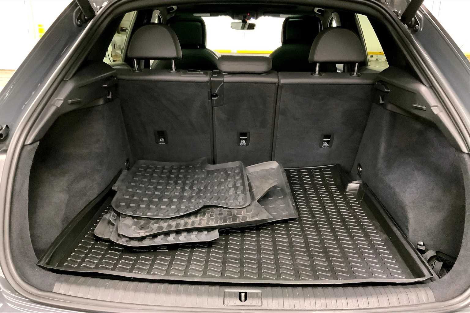 2020 Audi Q3 Premium photo 33