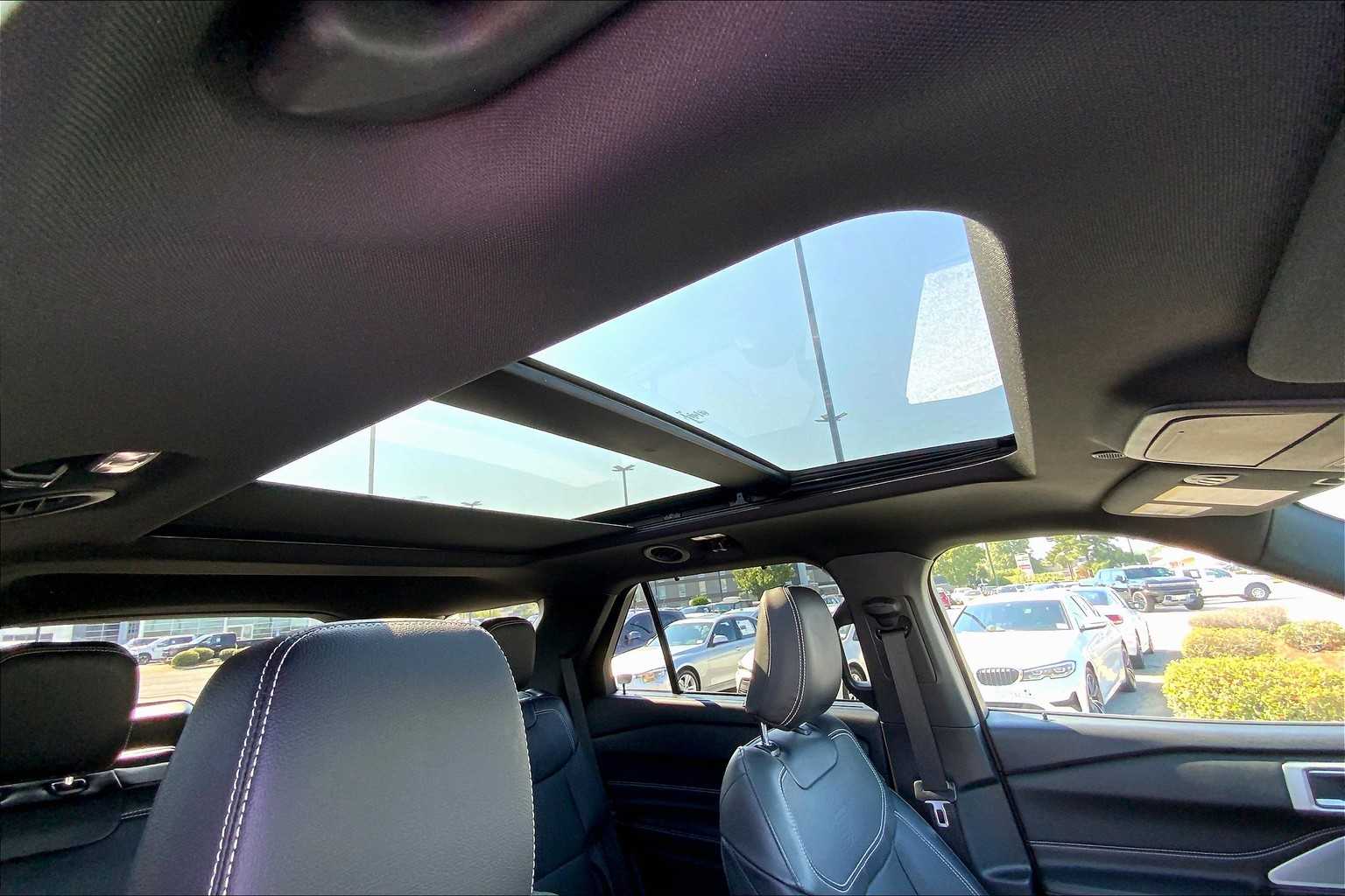 2023 Ford Explorer ST photo 12
