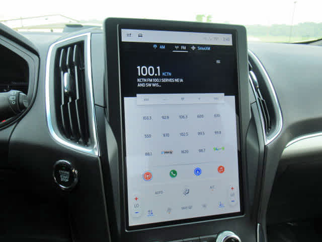 2024 Ford Edge Titanium photo 17