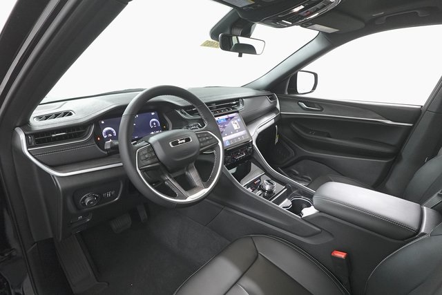 2025 Jeep Grand Cherokee Limited photo 11