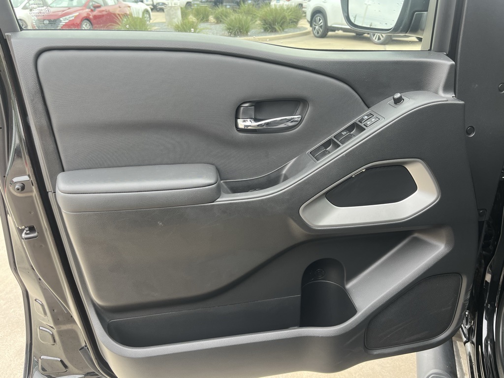 2024 Nissan Frontier SV photo 14