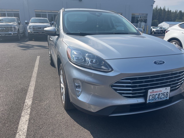 2021 Ford Escape Titanium Hybrid photo 3