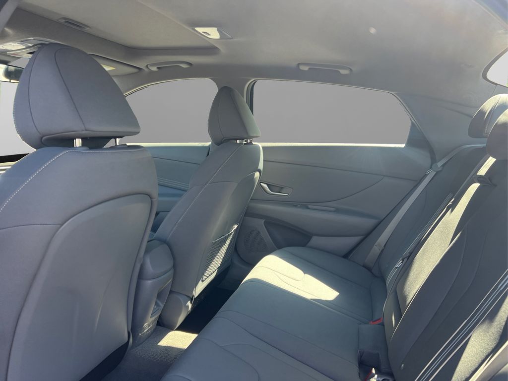 2025 Hyundai Elantra SEL Convenience photo 10