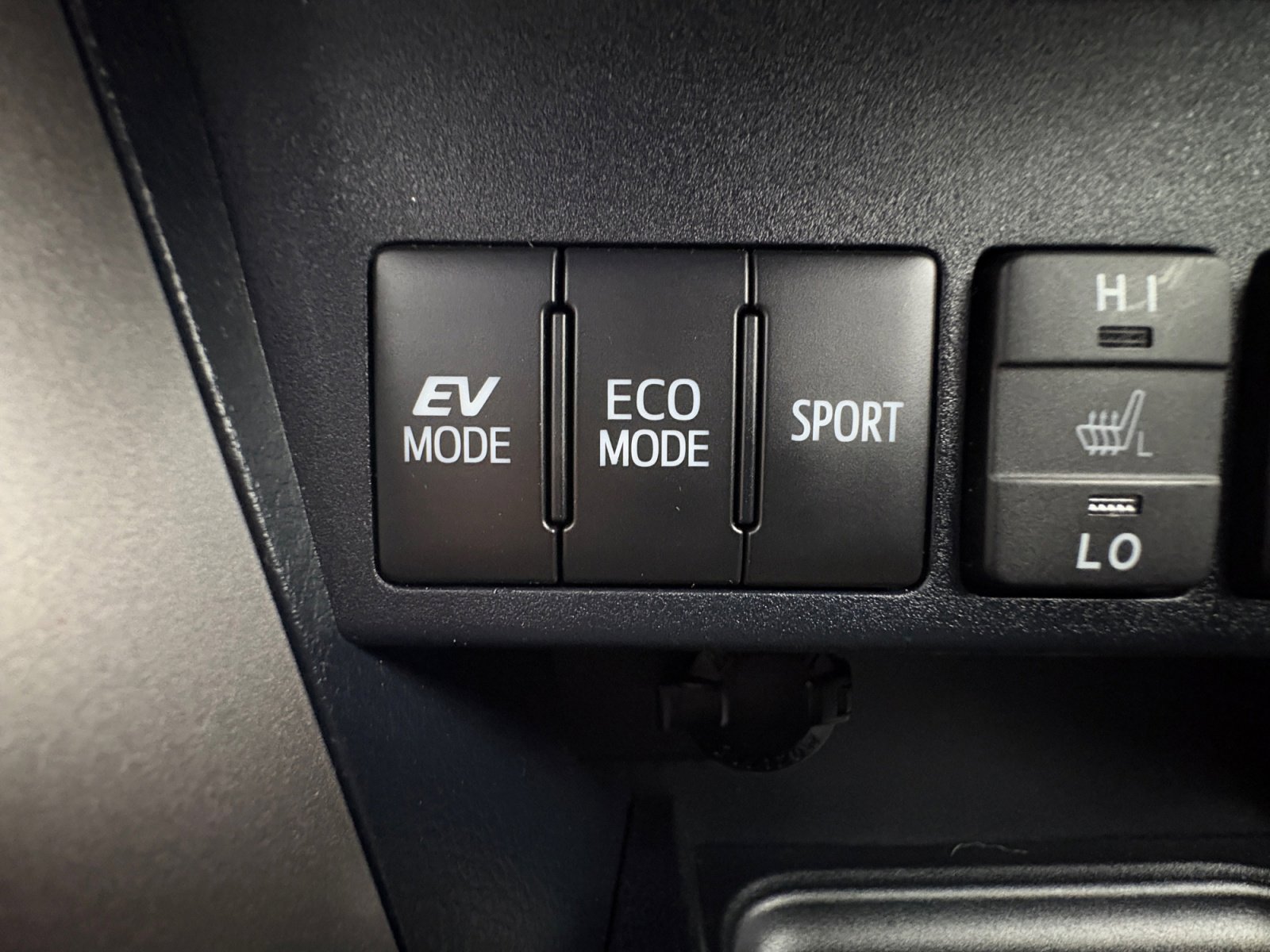 2018 Toyota RAV4 Hybrid XLE photo 18