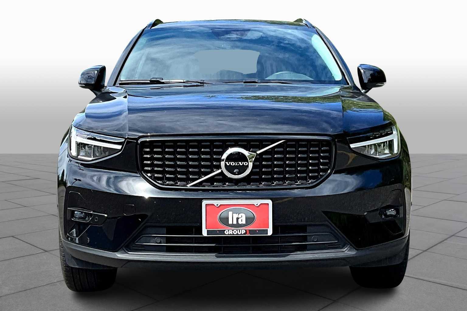 2025 Volvo XC40 Plus photo 3