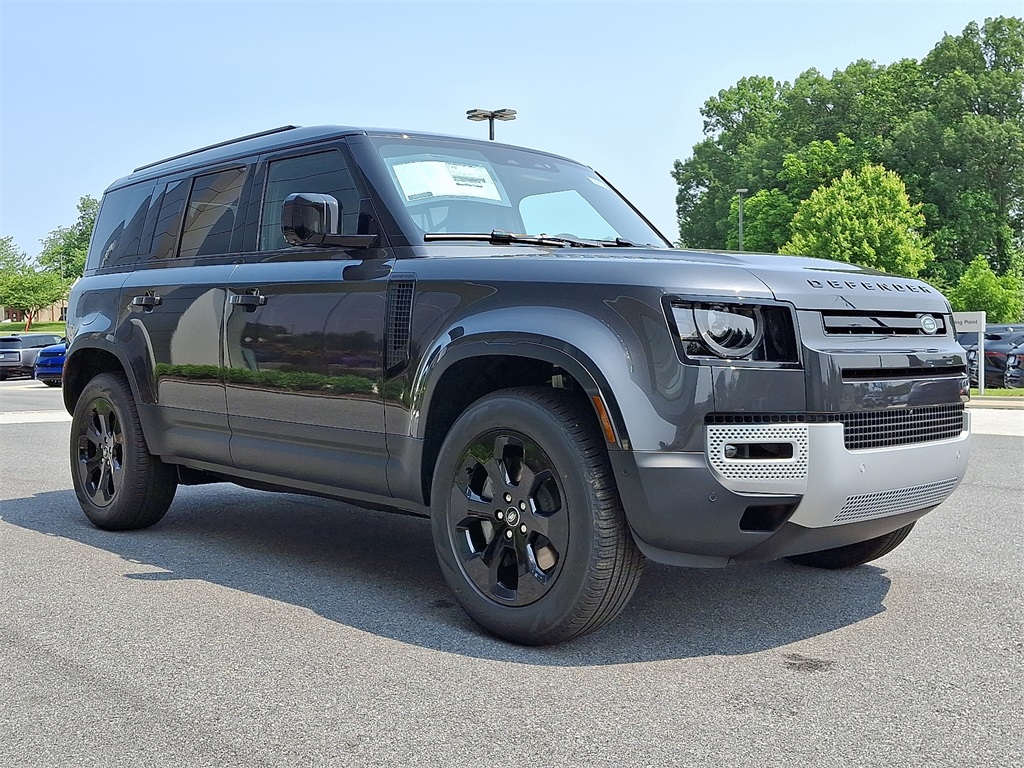 2025 Land Rover Defender 110 S photo 4