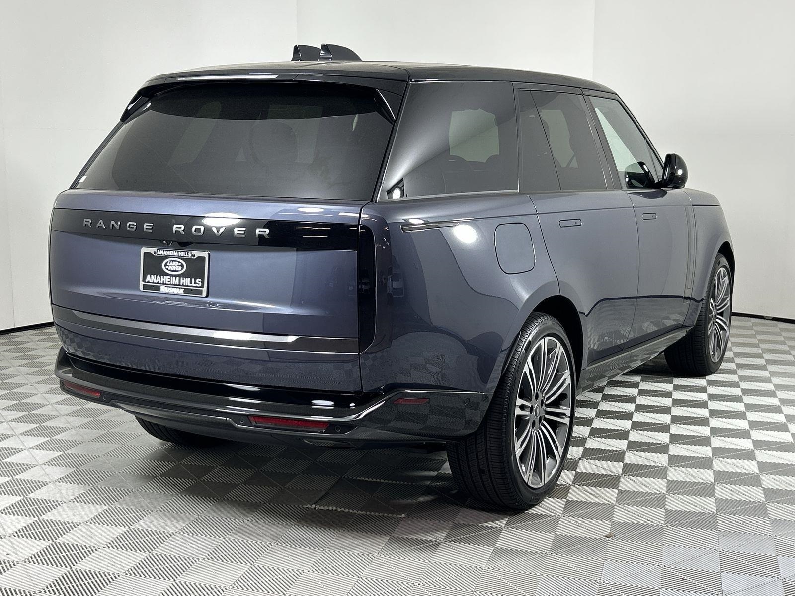 2025 Land Rover Range Rover SE photo 5