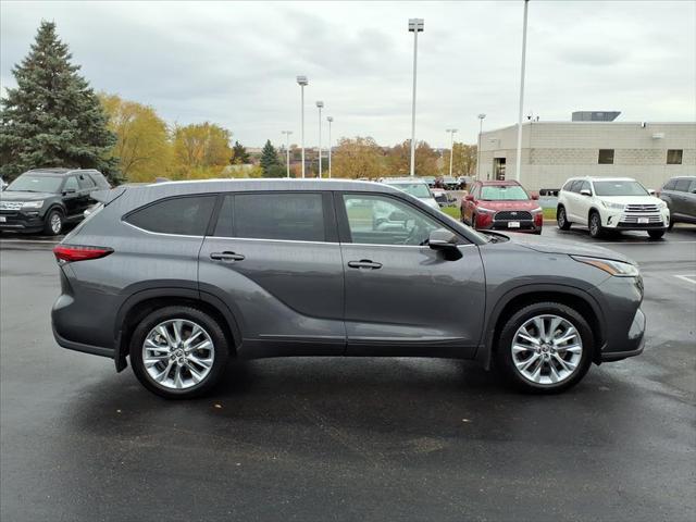 Certified 2022 Toyota Highlander Limited with VIN 5TDDZRBH3NS576393 for sale in Burnsville, Minnesota