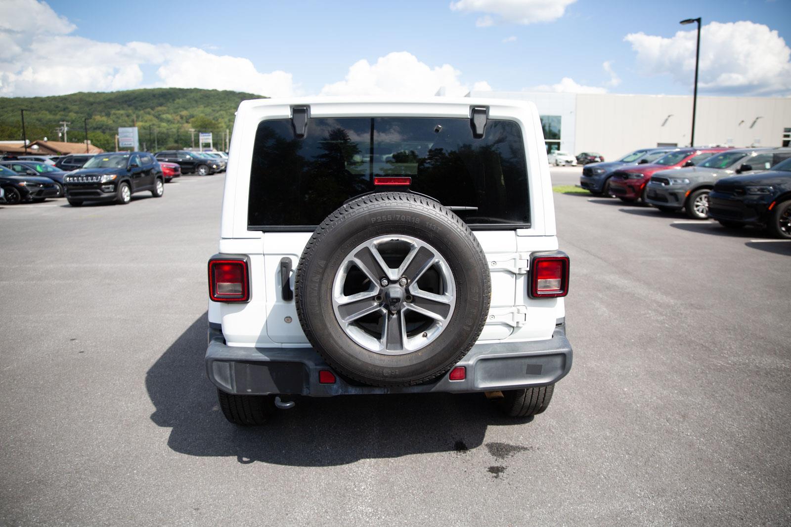 2020 Jeep Wrangler Unlimited Sahara photo 4