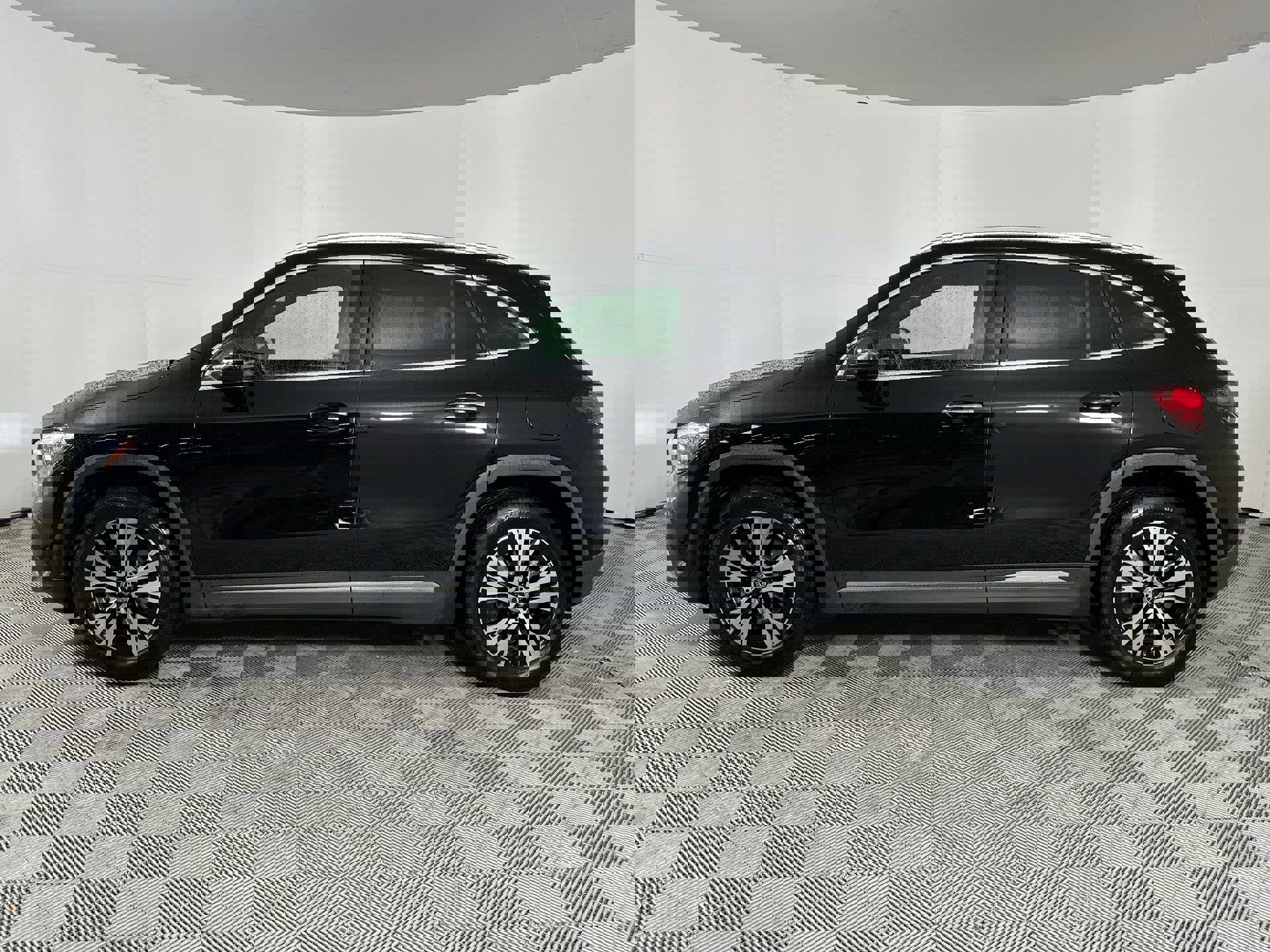 2024 Mercedes Benz GLA 250 photo 3