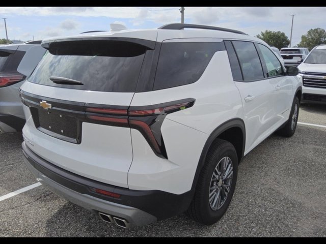 2025 Chevrolet Traverse photo 2