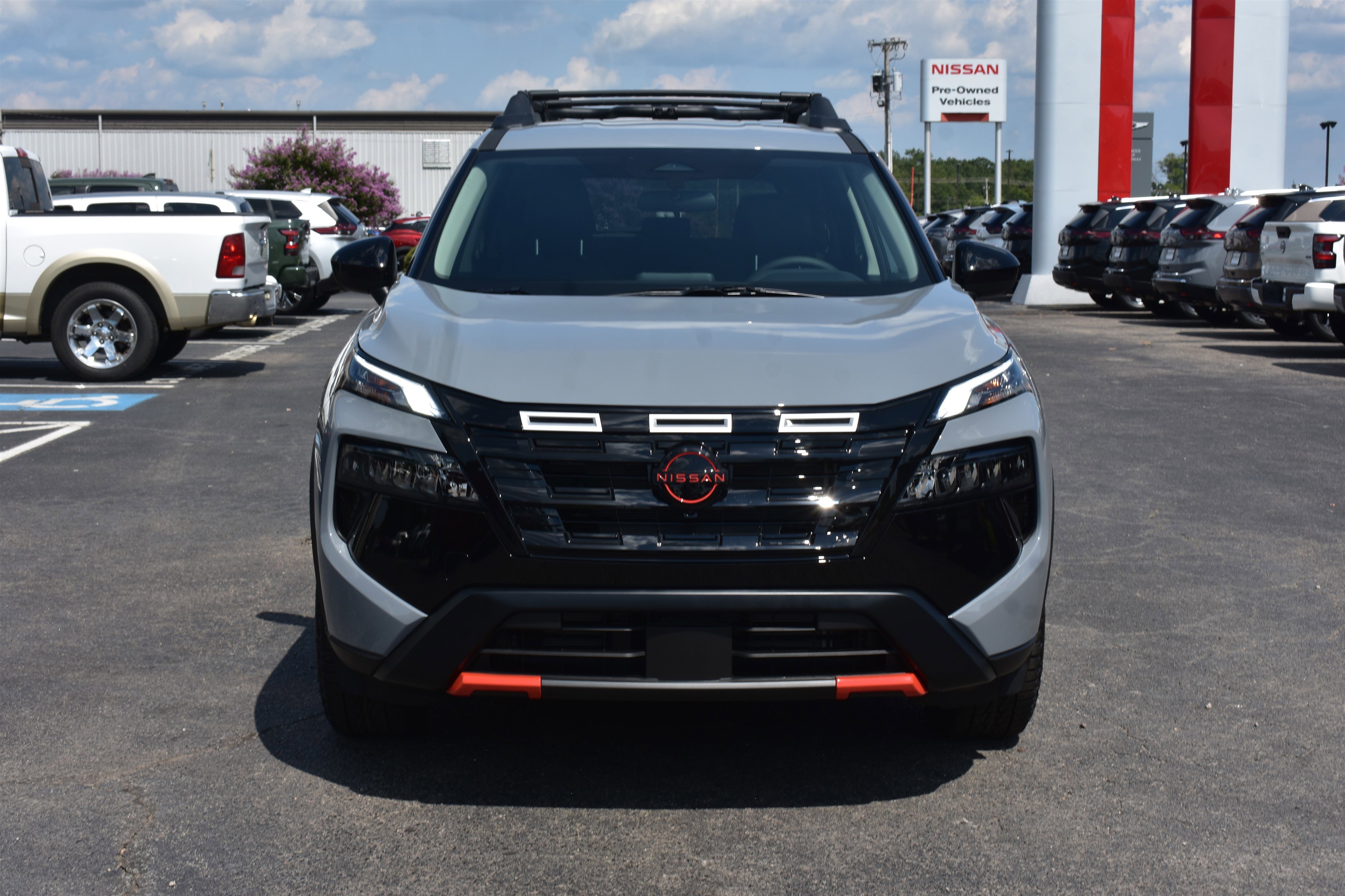 2026 Nissan Rogue SV photo 2
