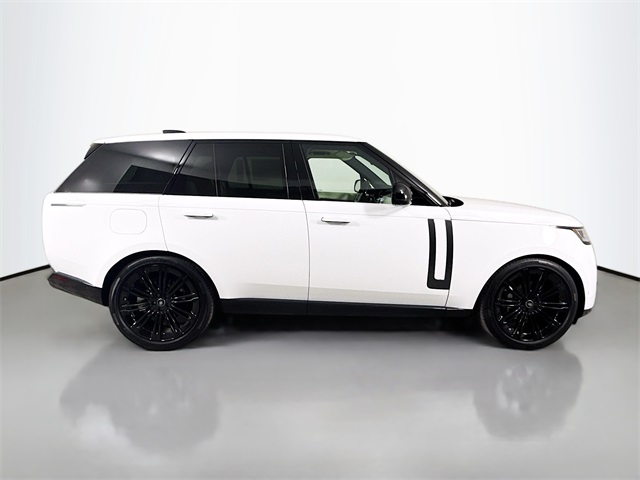 2025 Land Rover Range Rover SE photo 4