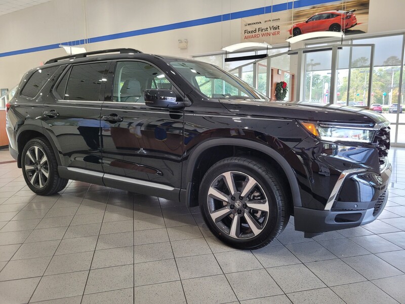 2025 Honda Pilot Touring photo 3