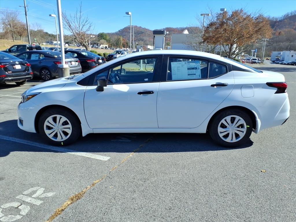 2025 Nissan Versa S photo 4
