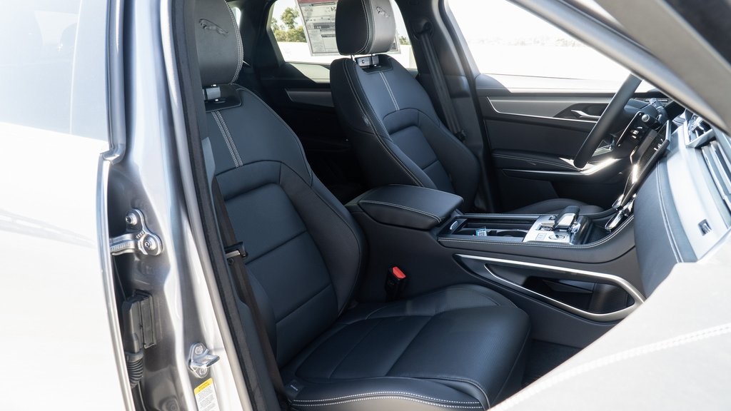 2025 Jaguar F-PACE P250 R-Dynamic S photo 14